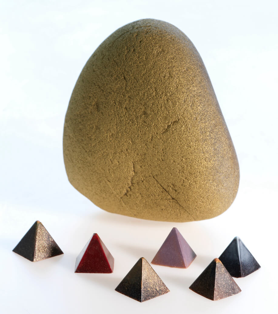 Jade Genin chocolat en forme de rocher et pyramides