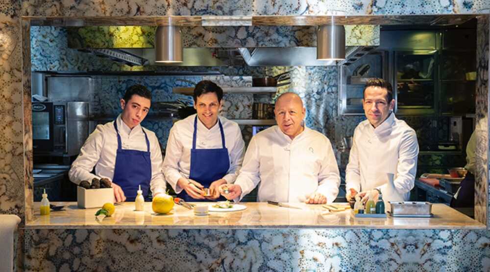 Chef Thierry Marx et sa brigade dans leur nouveau restaurant