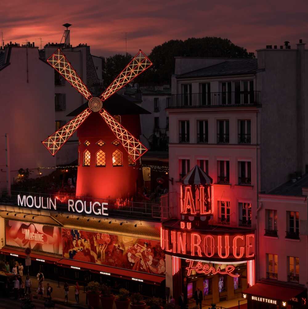 Moulin Rouge façade