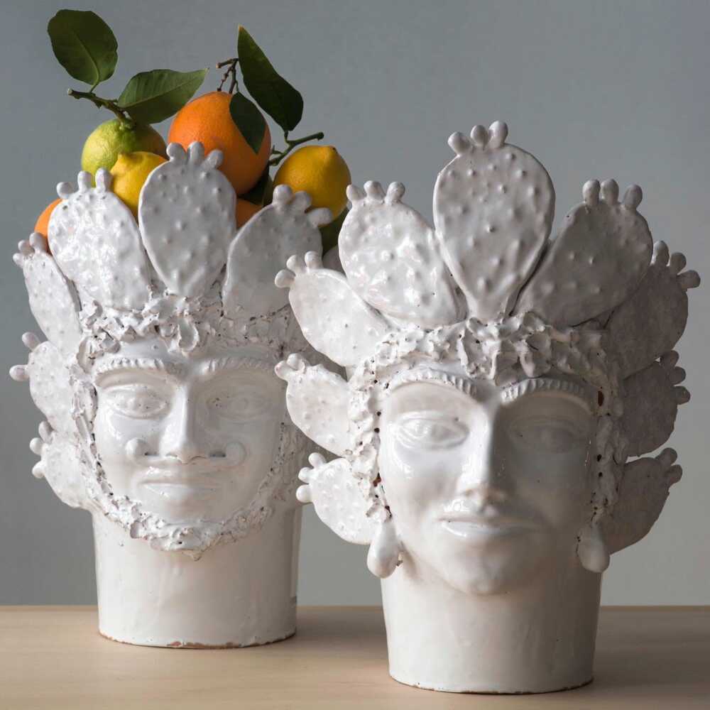 La Maison de Commerce vases