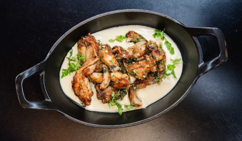 Le Bistrot des Fables cocotte cuisses de grenouilles