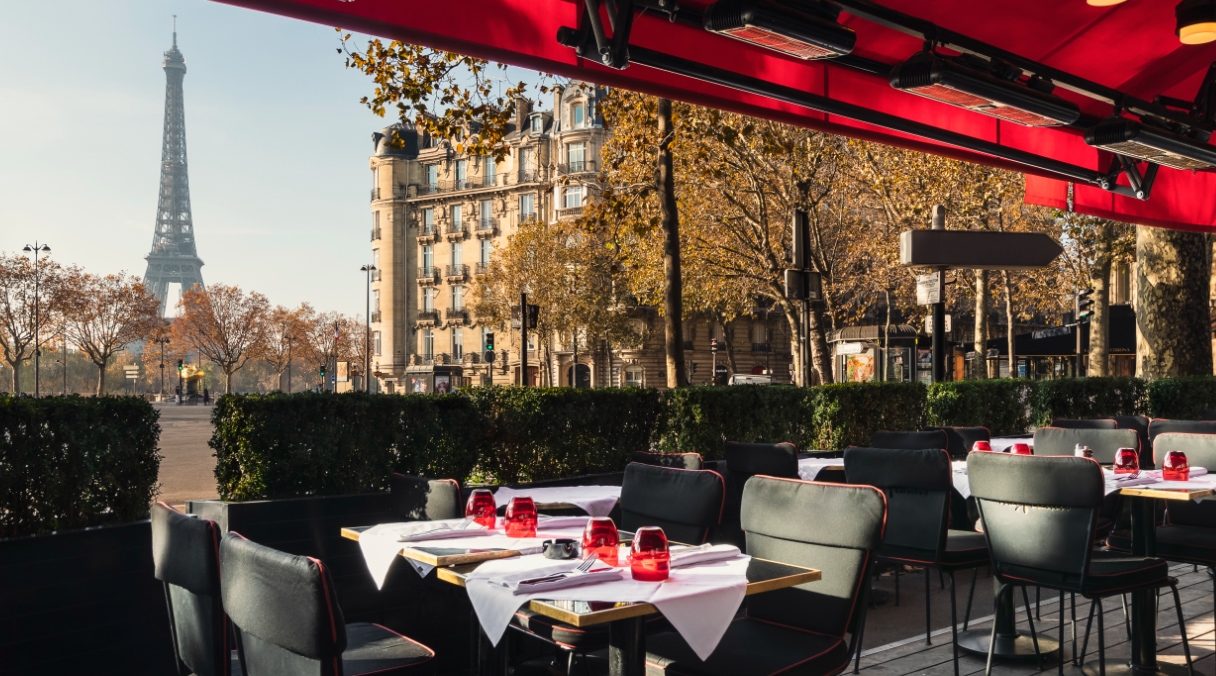 Dîner en terrasse Chez Francis, la brasserie de luxe de la place de l&rsquo;Alma