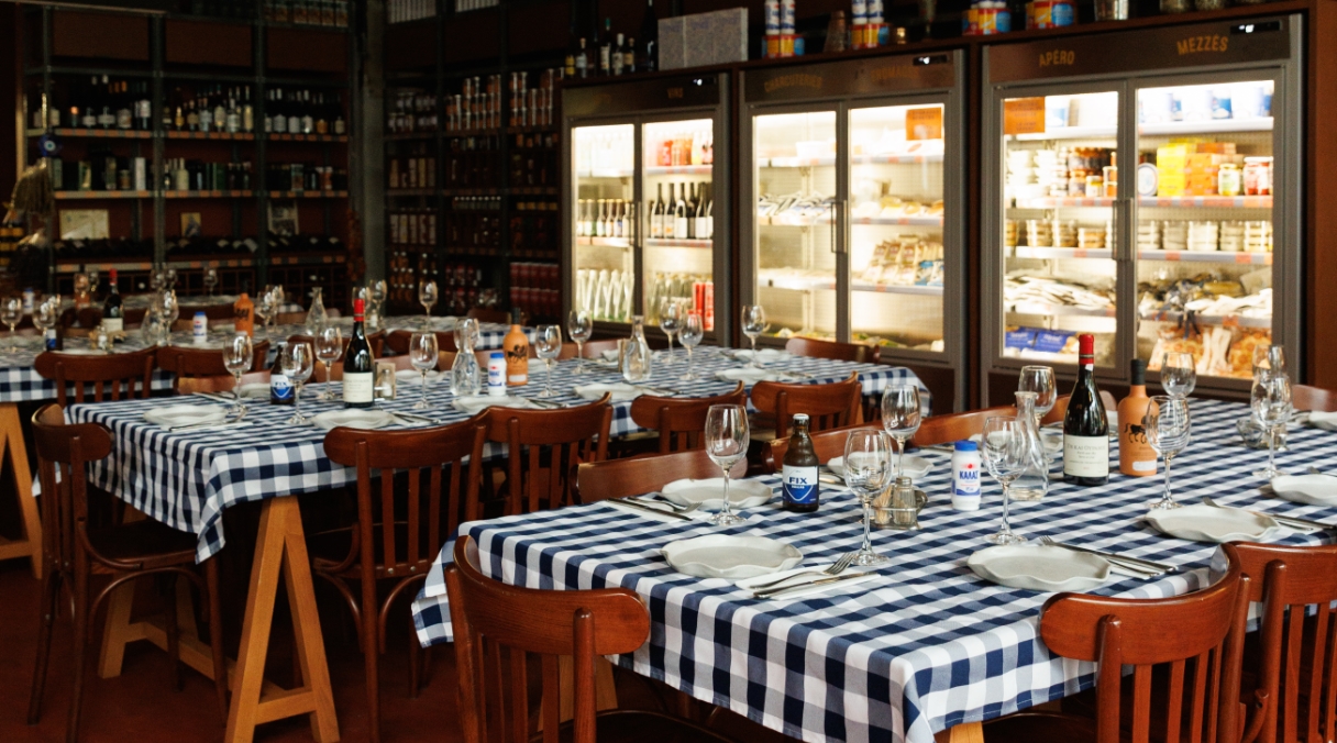 Supergrec, la taverne qui fait voyager les papilles vers Athènes