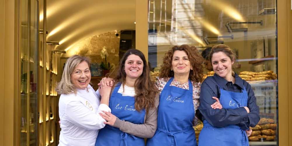 La Grèce et les filles Evi Evane